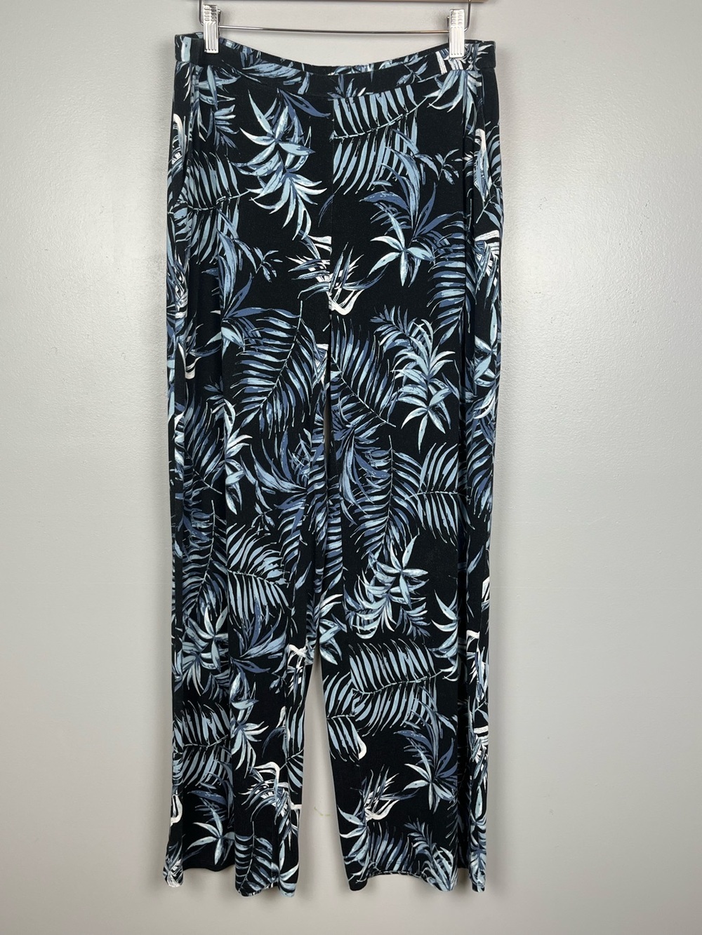 J.Jill Wearever Collection black & blue tropical print full leg pants, medium.